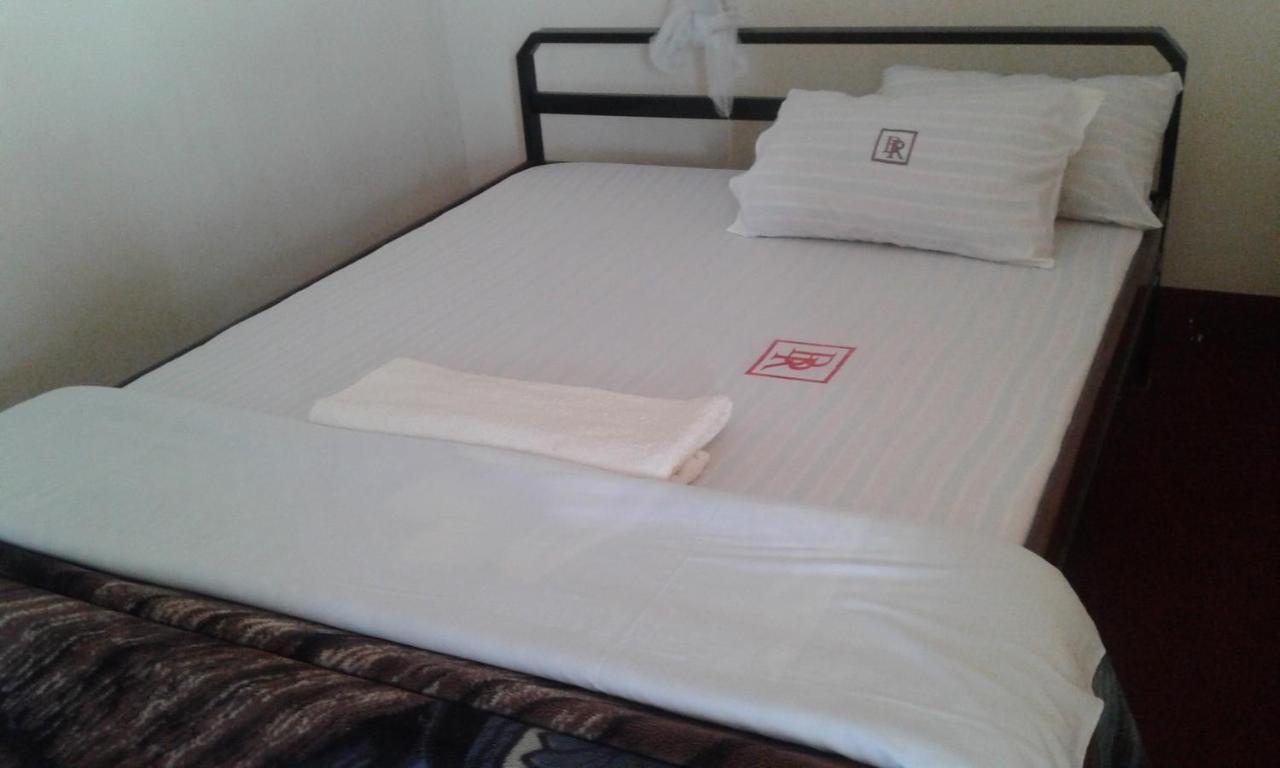 Brisk Hotel Triangle Njeru Luaran gambar