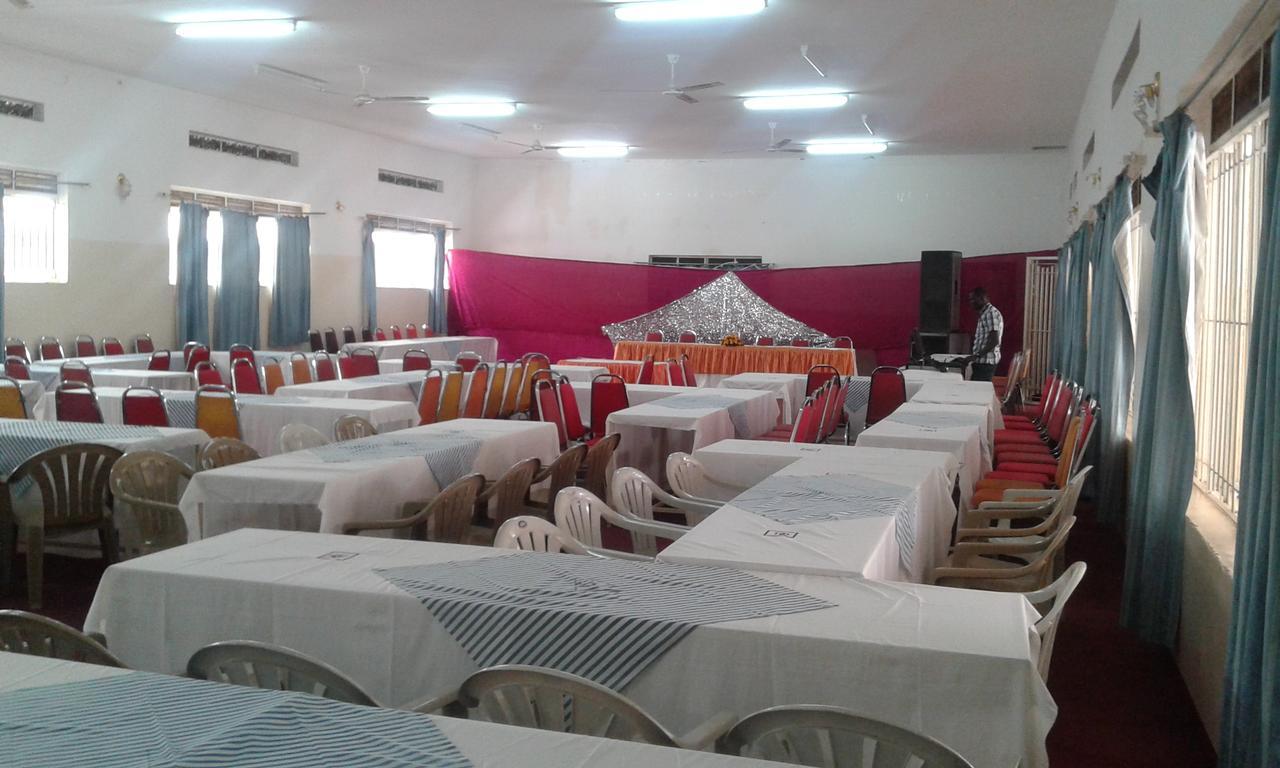 Brisk Hotel Triangle Njeru Luaran gambar