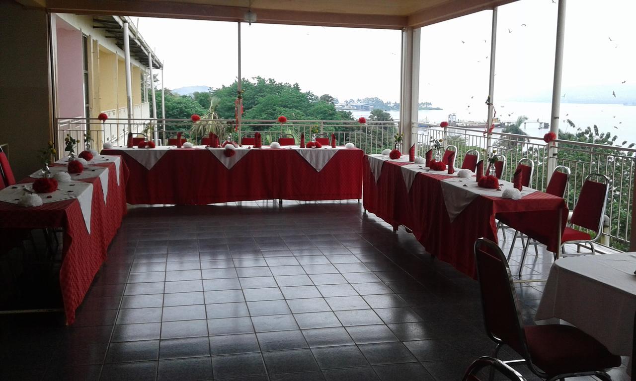 Brisk Hotel Triangle Njeru Luaran gambar