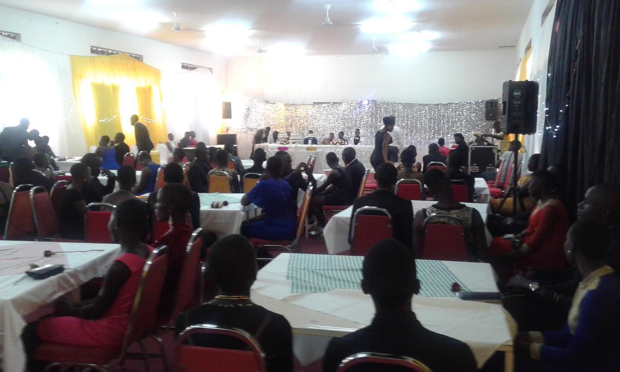 Brisk Hotel Triangle Njeru Luaran gambar