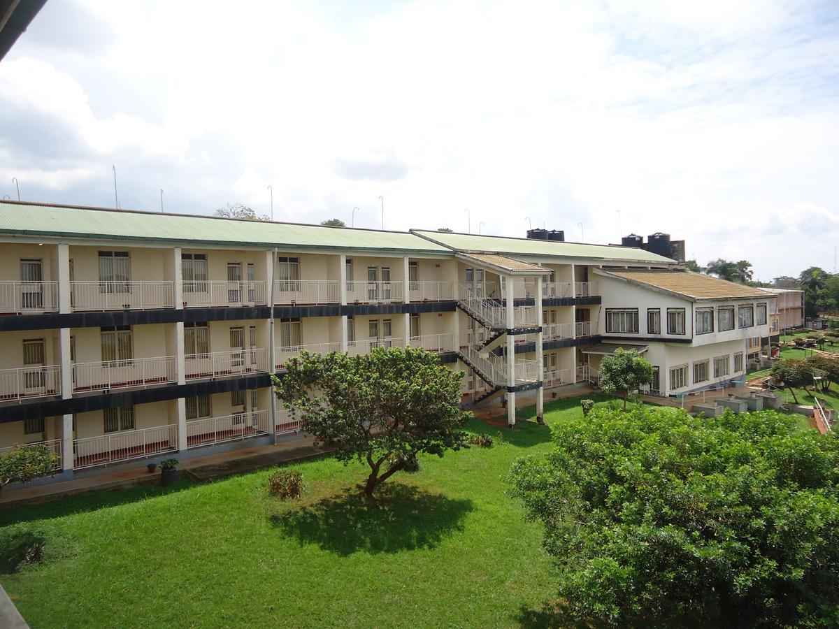 Brisk Hotel Triangle Njeru Luaran gambar