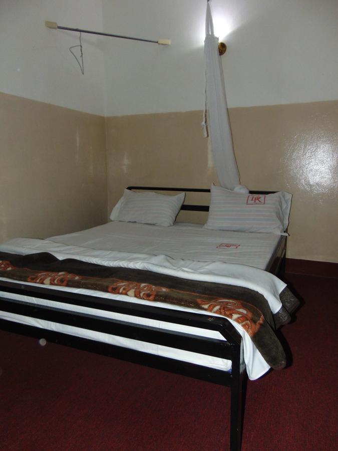 Brisk Hotel Triangle Njeru Luaran gambar