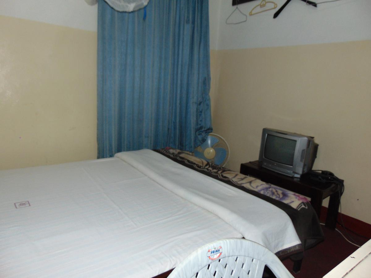 Brisk Hotel Triangle Njeru Luaran gambar