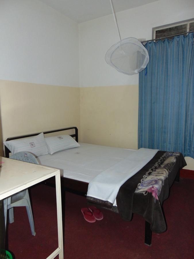 Brisk Hotel Triangle Njeru Luaran gambar