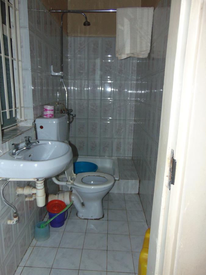 Brisk Hotel Triangle Njeru Luaran gambar