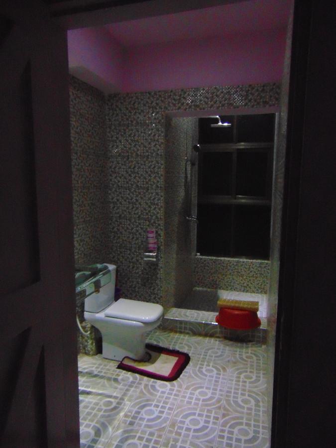 Brisk Hotel Triangle Njeru Luaran gambar